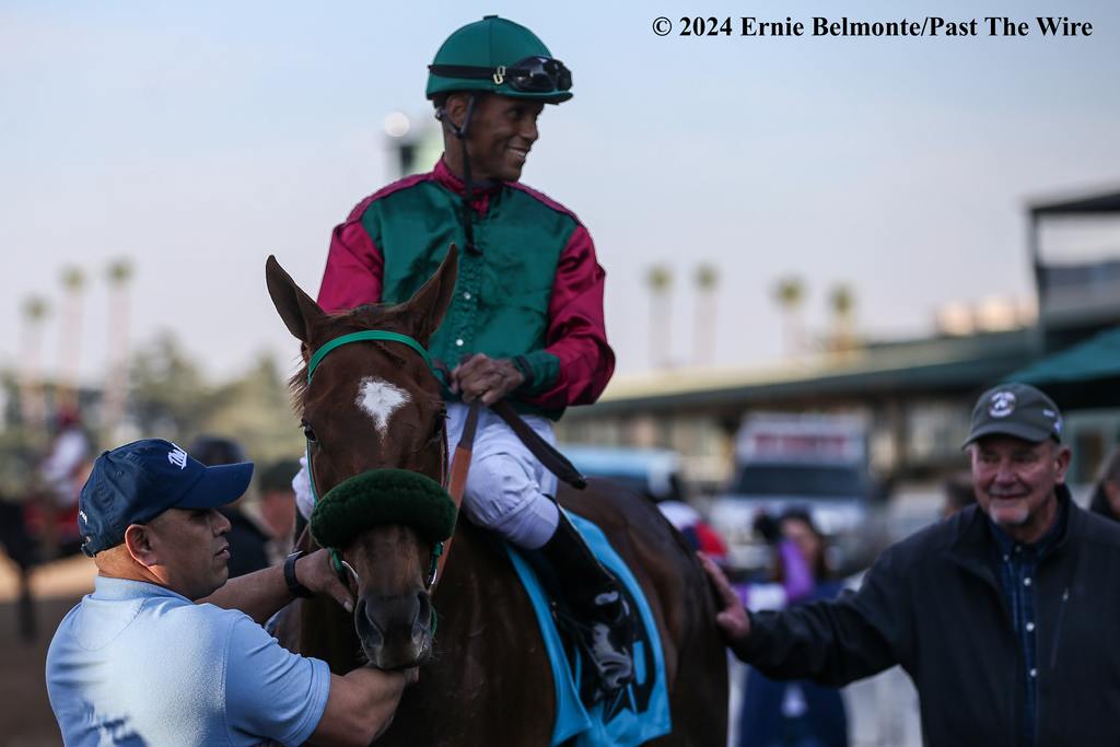 Grand Slam Smile with Frank Alvarado up takes top honors in the California Cup Oaks Jan. 13, 2023 at Santa Anita. (Ernie Belmonte/Past The Wire)