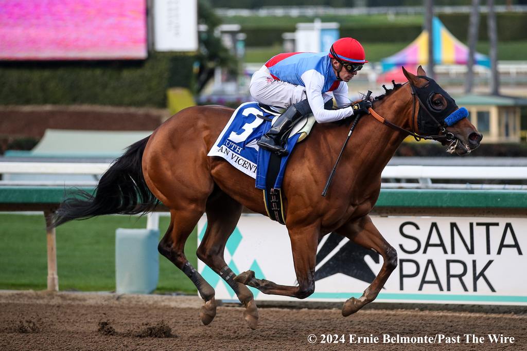 Muth bests stablemate Pilot Commander. (Ernie Belmonte/Past The Wire)