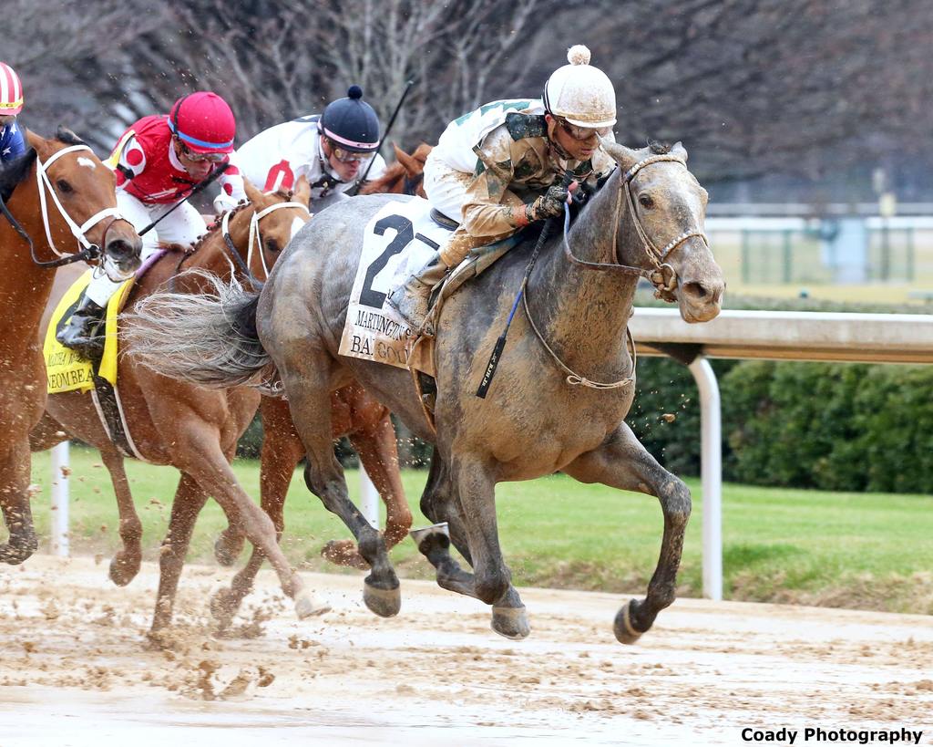 Band of Gold throwing down a late rally for a chance in the Kentucky Oaks. (Coady Photography)
