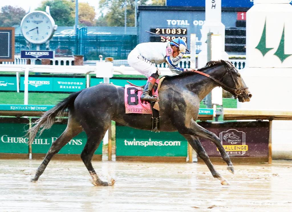 Liberal Arts sails home in the Street Sense at Churchill Downs. (Coady Photography)
