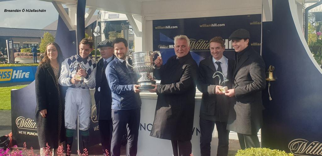 Banbridge's connections celebrate the win. (Breandán Ó hUallacháin photo)