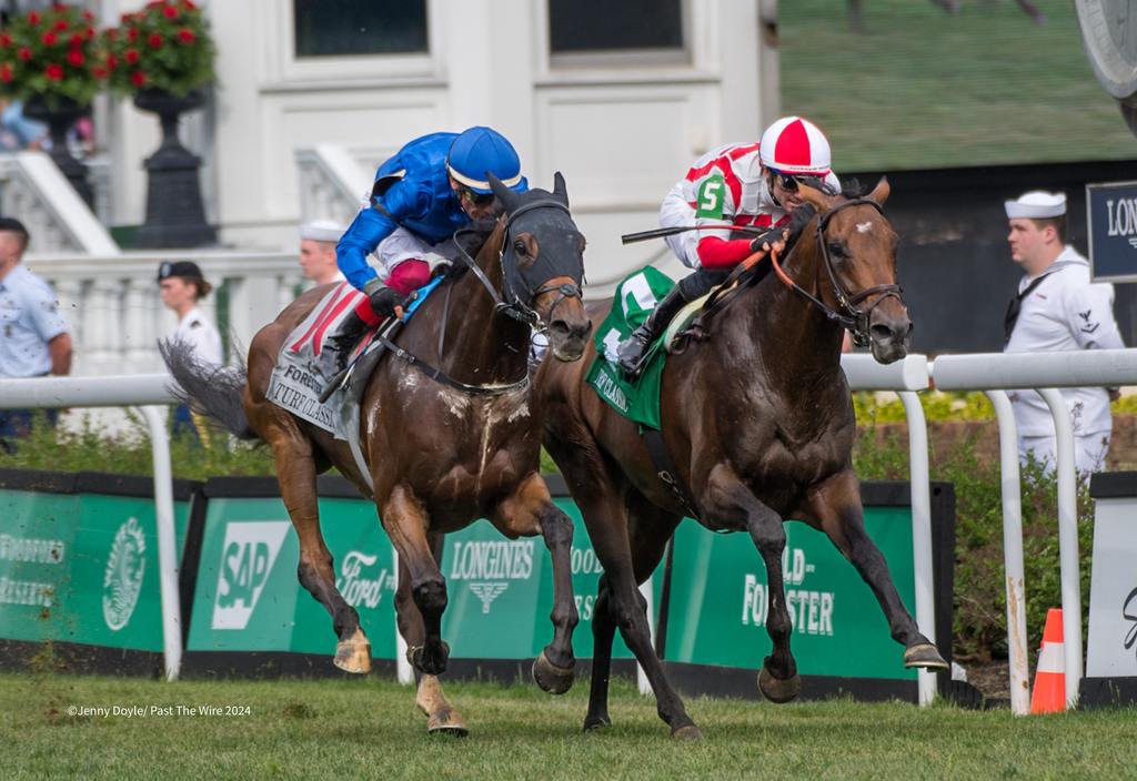 Program Trading and Naval Power battled down to the centimeter in the Old Forester Bourbon Turf Classic.(Jenny Doyle/Past The Wire)