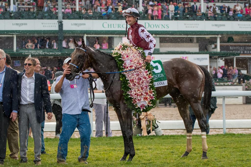 Brian Hernandez, Jr., beaming aboard Thorpedo Anna after their Oaks victory. (Jenny Doyle/Past The Wire)