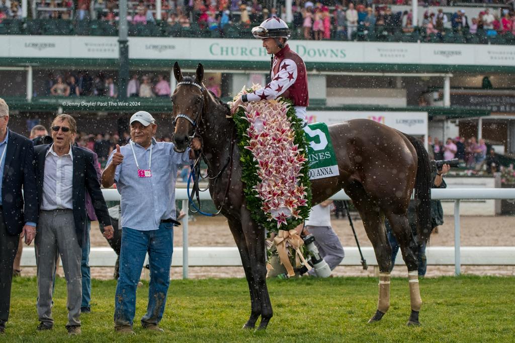 Brian Hernandez, Jr., beaming aboard Thorpedo Anna after their Oaks victory. (Jenny Doyle/Past The Wire)