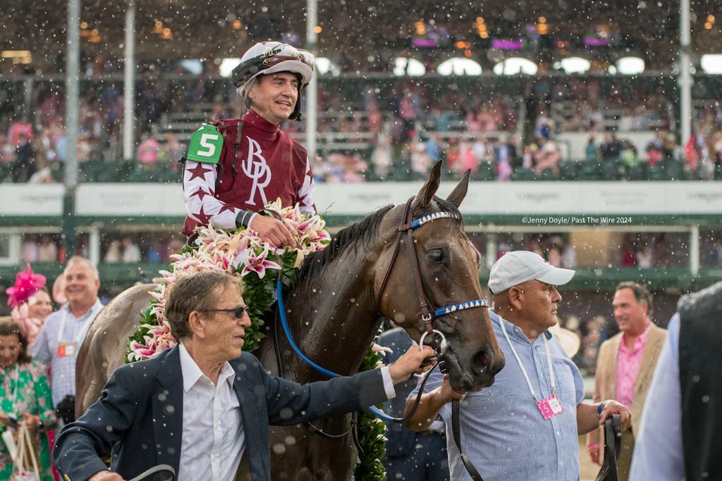 Brian Hernandez, Jr., beaming aboard Thorpedo Anna after their Oaks victory. (Jenny Doyle/Past The Wire)