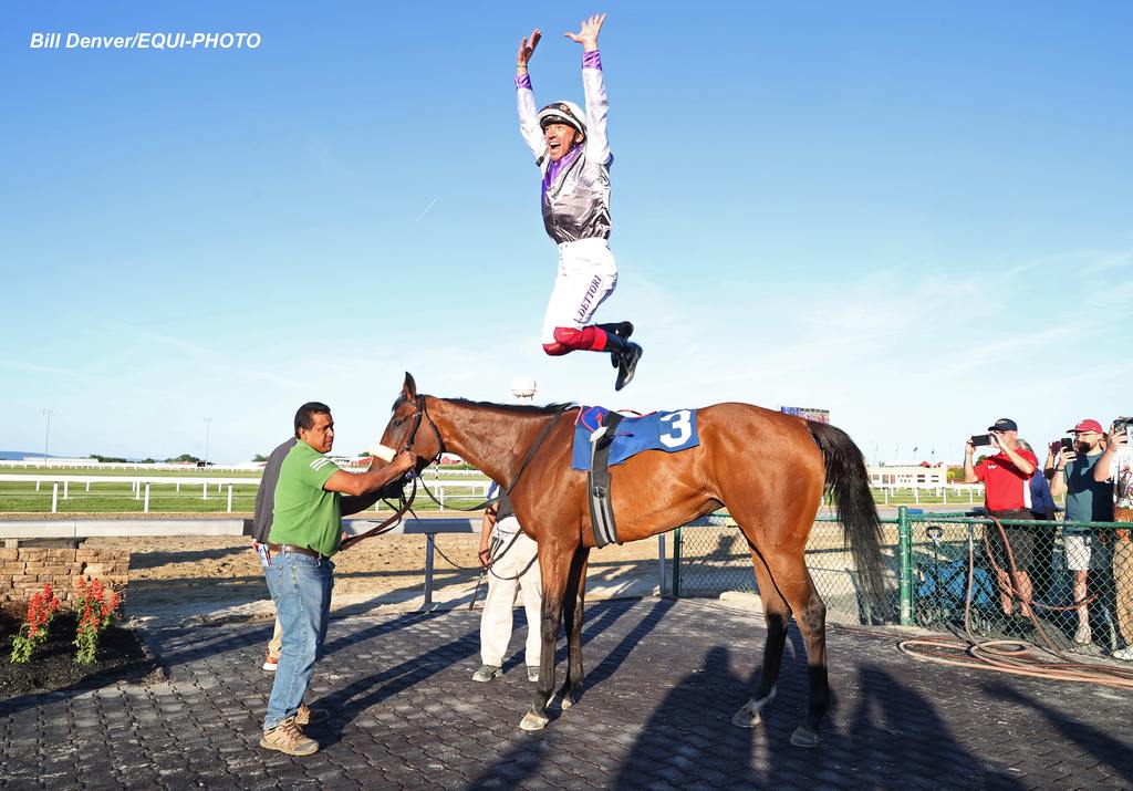 Dettori's trademark dismount of Poolside With Slim.(Bill Denver/EQUI-PHOTO)