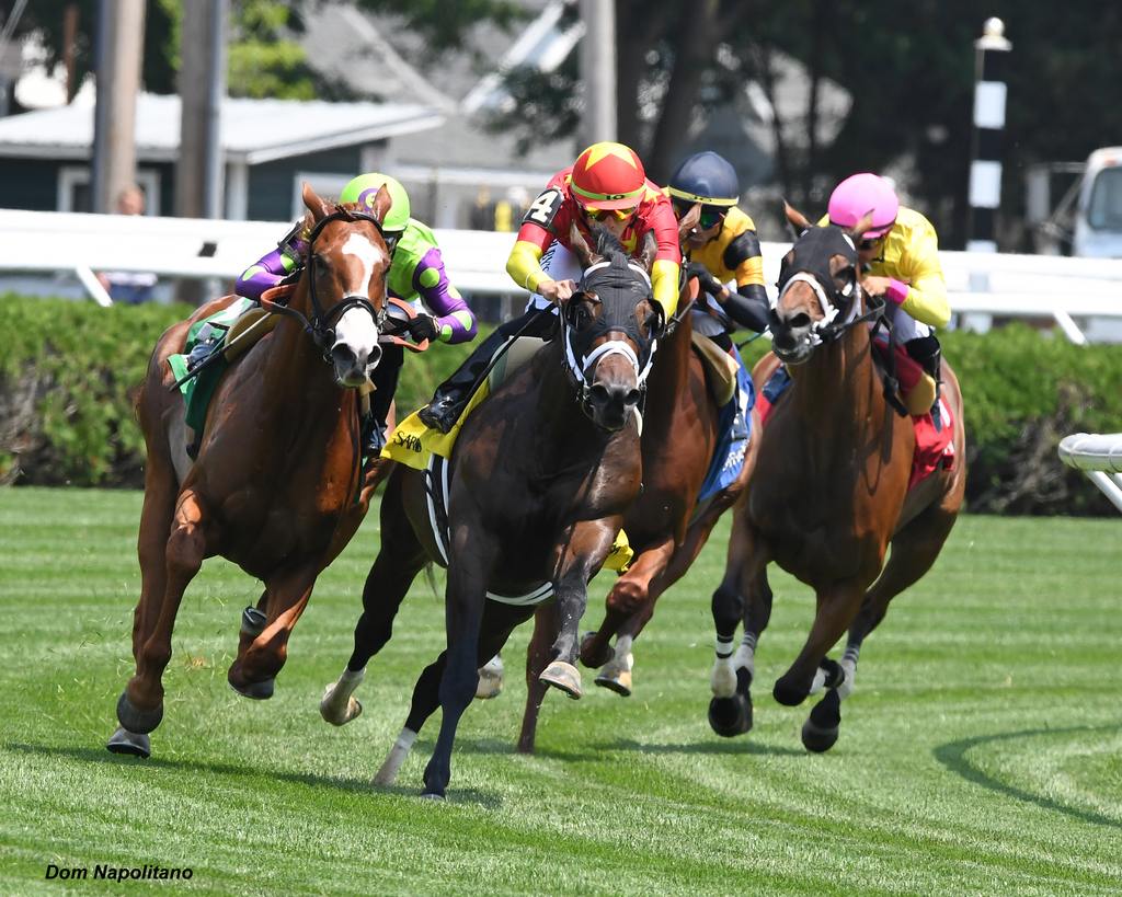 Coming around the turn Gaffalione moves Carl Spackler into passing position. (Dom Napolitano)