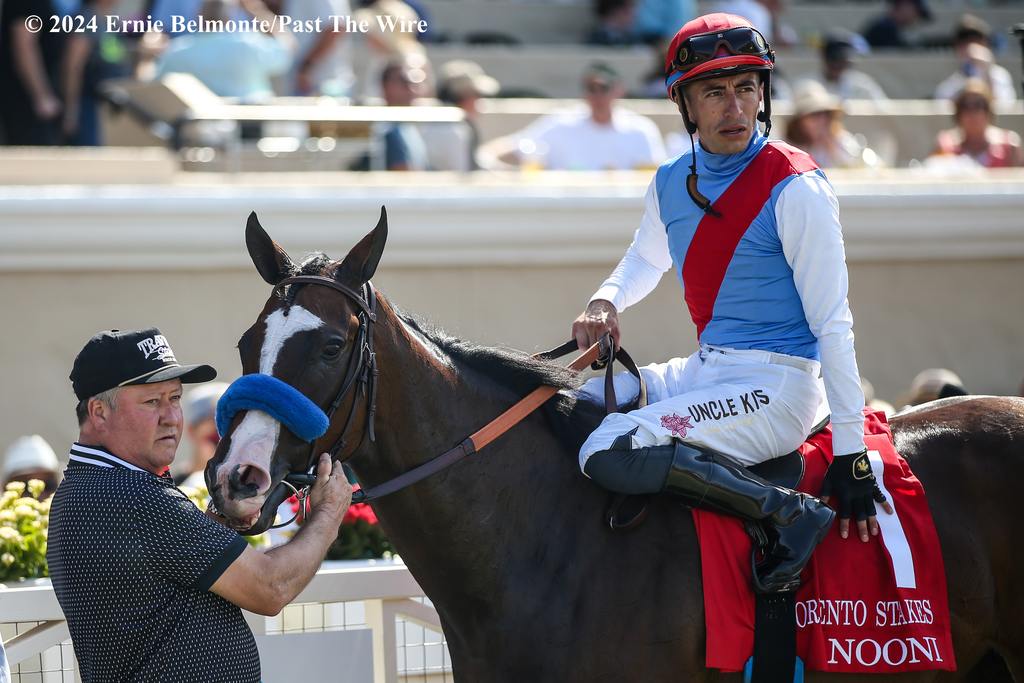 Juan Hernandez rode Nooni to her second straight victory. (Ernie Belmonte/Past The Wire)